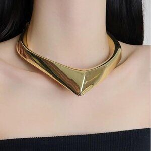 POINTED RIGID CHOKER NEW